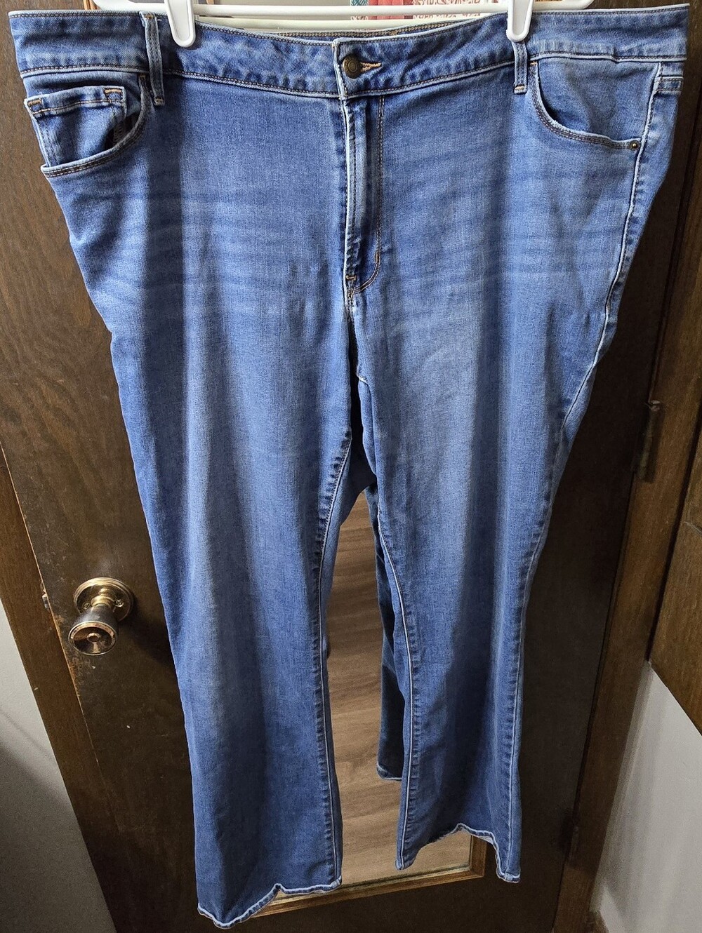 Old Navy Mid-Rise Kicker Boot-Cut Jeans Size 22 Medium Wash Denim